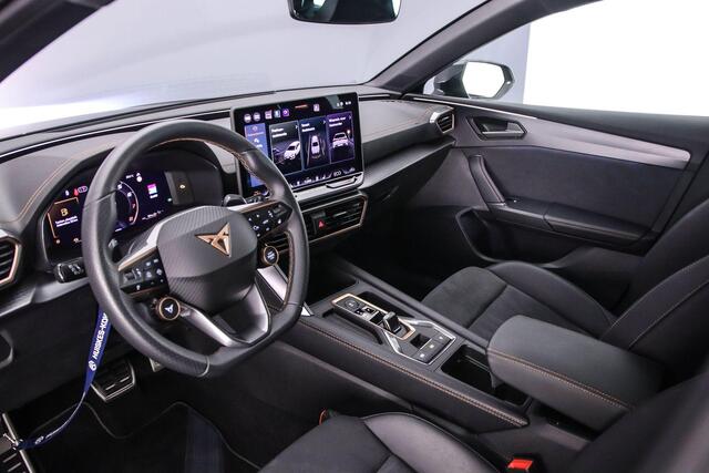 Cupra Leon Sportstourer 1.5 TSI e-Hybrid VZ Performance 272pk Automaat, Trekhaak, Adaptive cruise control, Obsidian pack, Stoelverwarming, Stuurverwarming, Achteruitrijcamera, App-connect