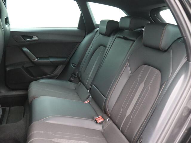 Cupra Leon Sportstourer 1.4 e-Hybrid VZ Performance 245PK DSG SOH 89,6%, Trekhaak, Adaptieve Cruise Control, Keyless, 19" LM Velgen, Side Assist, Stoel-Stuurverwarming, Voorruitverwarming