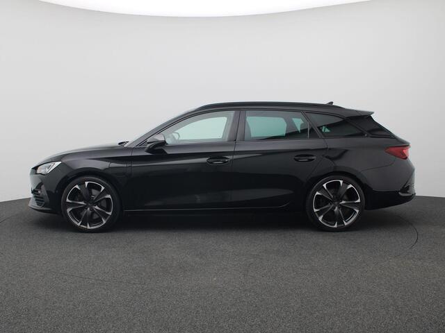Cupra Leon Sportstourer 1.4 e-Hybrid VZ Performance 245PK DSG Trekhaak, Side Assist, Keyless, 19" LM Velgen, Stoel-Stuurverwarming, Achteruitrijcamera, Elektr. Achterklep