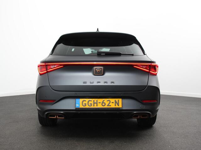 Cupra Leon Sportstourer 1.4 e-Hybrid PHEV Automaat VZ Business 19"Lichtmetalen velgen Navigatie Apple Carplay Android Auto Electrisch bedienbare achterklep Camera Parkeer sensoren Led Climate Control