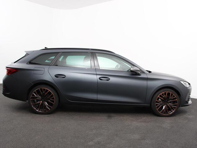 Cupra Leon Sportstourer 1.4 e-Hybrid PHEV Automaat VZ Business 19"Lichtmetalen velgen Navigatie Apple Carplay Android Auto Electrisch bedienbare achterklep Camera Parkeer sensoren Led Climate Control