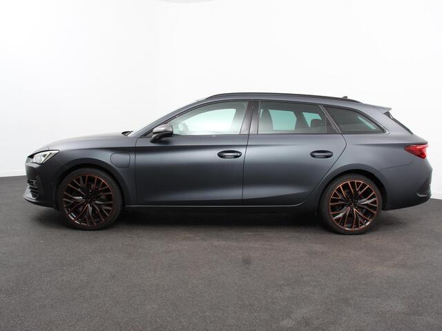 Cupra Leon Sportstourer 1.4 e-Hybrid PHEV Automaat VZ Business 19"Lichtmetalen velgen Navigatie Apple Carplay Android Auto Electrisch bedienbare achterklep Camera Parkeer sensoren Led Climate Control