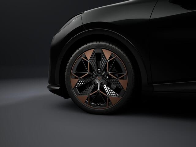 Cupra Raval Performance First Edition 56 kWh 211PK l Top View Camera l Smart Key l Edge Pack