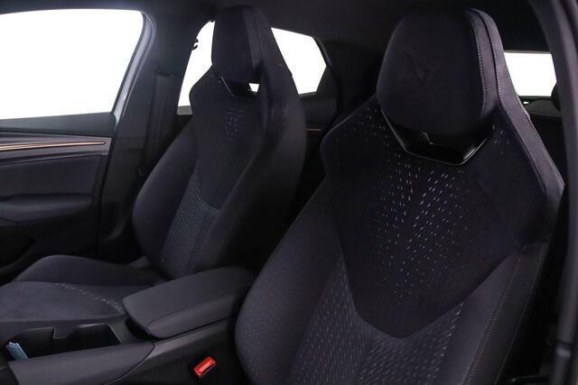 Cupra Raval Business First Edition 211pk Automaat Adaptive cruise control, Achteruitrijcamera, Stuurwiel verwarmd, LED koplampen, App connect, Stoelverwarming, Parkeersensoren