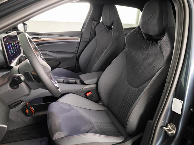 Cupra Raval Business First Edition 56 kWh 211PK | Elektrisch Verstelbare Stoelen | Keyless Entry | Achteruitrijcamera | Climate Control | Adaptieve Cruise Control |