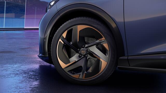 Cupra Tavascan 77kWh Elektromotor 286 1AT Adrenaline | Digitaal instrumentenpaneel (Virtual Cockpit) | Head-up Display met 'Augmented Reality' | Multifunctioneel verwarmbaar stuurwiel met start- & CUPRA-knop