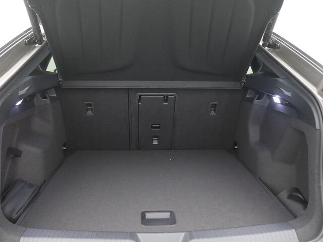 Cupra Tavascan Business 82 kWh 286PK Aut. Trekhaak, 360gr. Camera, Stoelverwarming, 20" LM Velgen, Navi, Keyless, Side Assist, Sennheiser Audio, Memorystoel