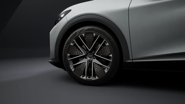 Cupra Tavascan 77kWh Elektromotor 340 1AT VZ Extreme | CUP-kuipstoelen vóór, Nappa leder Enceladus Grey | Digitaal instrumentenpaneel (Virtual Cockpit) | Draadloze Apple CarPlay(TM), Android Auto(TM)