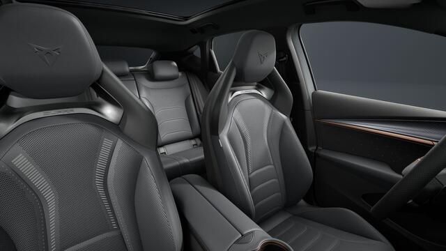Cupra Tavascan 77kWh Elektromotor 340 1AT VZ Extreme | CUP-kuipstoelen vóór, Nappa leder Enceladus Grey | Digitaal instrumentenpaneel (Virtual Cockpit) | Draadloze Apple CarPlay(TM), Android Auto(TM)