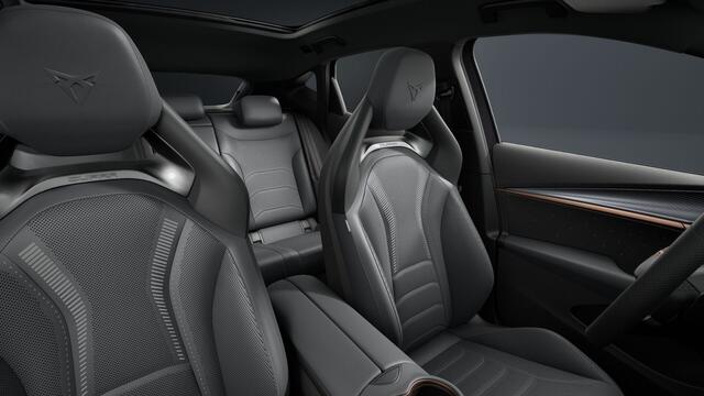 Cupra Tavascan 77kWh Elektromotor 340 1AT VZ Extreme | CUP-kuipstoelen vóór, Nappa leder Enceladus Grey | Digitaal instrumentenpaneel (Virtual Cockpit) | Draadloze Apple CarPlay(TM), Android Auto(TM)