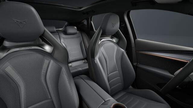 Cupra Tavascan 77kWh Elektromotor 340 1AT VZ Extreme | CUP-kuipstoelen vóór, Nappa leder Enceladus Grey | Digitaal instrumentenpaneel (Virtual Cockpit) | Draadloze Apple CarPlay(TM), Android Auto(TM)