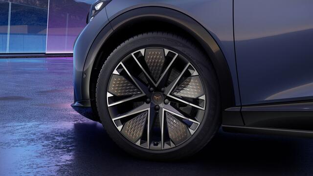 Cupra Tavascan 77kWh Elektromotor 340 1AT VZ Extreme | CUP-kuipstoelen vóór, Nappa leder Enceladus Grey | Digitaal instrumentenpaneel (Virtual Cockpit) | Head-up Display met 'Augmented Reality'
