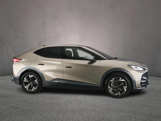 Cupra Tavascan Business 82 kWh 286pk Automaat, Warmtepomp, Stoelverwarming, Stuurverwarming, Adaptive cruise control, Navigatie, App-connect, LED koplampen, Dodehoeksensoren, Elektrische achterklep, Voorruit verwarmd