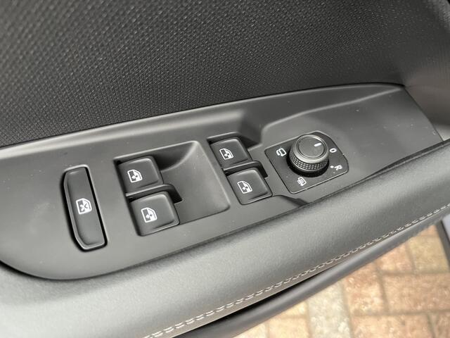 Cupra Terramar 1.5 TSI e-Hybrid VZ Performance / AUTOMAAT/ PANO/ 272 PK/ SENNHEISER/ ELEKTR STOEL/ ALCANTARA/ HEAD-UP DISPLAY/ 360 CAMERA/ PARK. SENSOREN/ STOEL-STUUR VERWARM./ KEYLESS/ 19" LMV/ CLIMA 3-ZONE/ STANDKACHEL/ RIJ-MODI