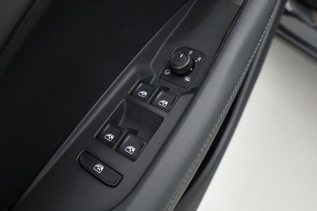 Cupra Terramar 1.5 eTSI | HUD | 360cam | Elek. Stoelen | Matrix LED | Sportstuur | Stoel- Stuurverw. | Adapt. Cruise