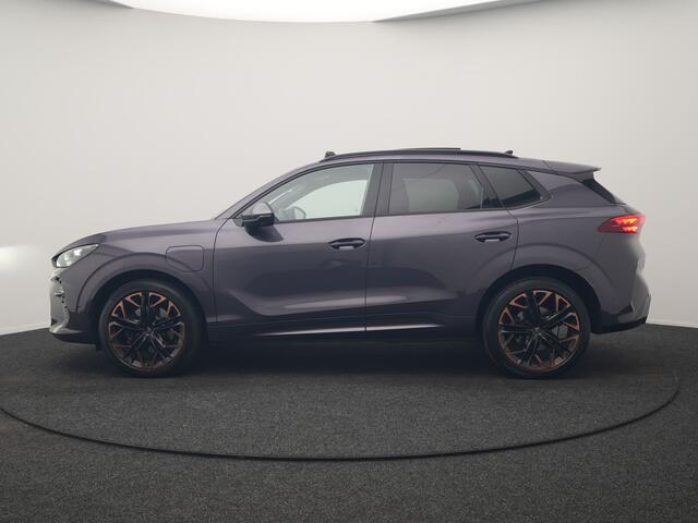 Cupra Terramar 1.5 TSI e-Hybrid VZ Copper Edition PHEV 272pk DARK VOID METALLIC | Panodak | Head Up | Adaptive Cruise | 360 Camera | Lederen Sportstoelen Memory & Verwarmd | Sennheiser Premium Audio | Matrix LED | Sfeerverlichting | Stuur Verwarmd | Keyless | Blis |