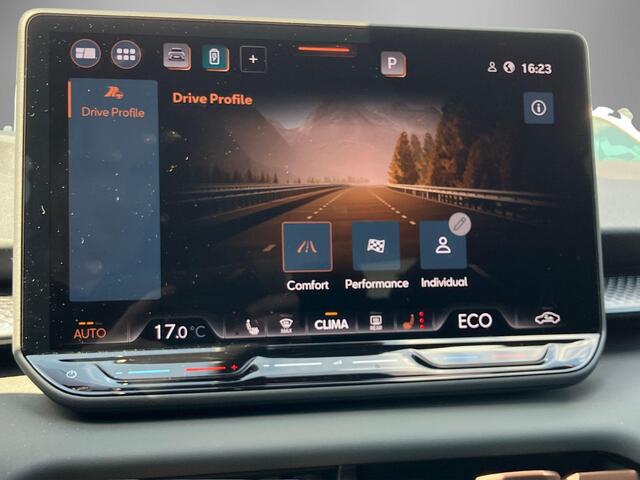 Cupra Terramar 1.5TSIe-Hybrid 150kW/204PK · Panoramadak · Trekhaak · Leder/Alcantara kuipstoelen · SENNHEISER Audio · Garantie t/m 05-10-2030 of 100000km.