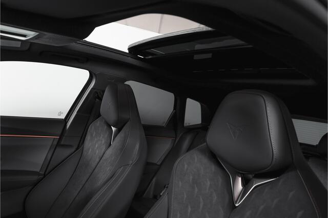 Cupra Terramar 1.5 TSI e-Hybrid 272 PK VZ Performance | S/K-Panodak | Elek. Trekhaak | Matrix LED | Sennheiser | Elek. stoelen | Adapt. Cruise | Stoel-+Stuurverw. | 360 Camera | NAV+App. Connect | ECC | LM 20" | 3976