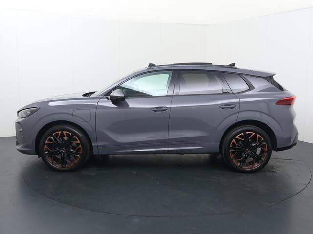 Cupra Terramar 1.5 TSI e-Hybrid VZ America s CUP | 272 PK | SoH 100% | Panoramadak | 360 graden camera | Matrix LED koplampen | Adaptive cruise control | Dodehoek detectie |