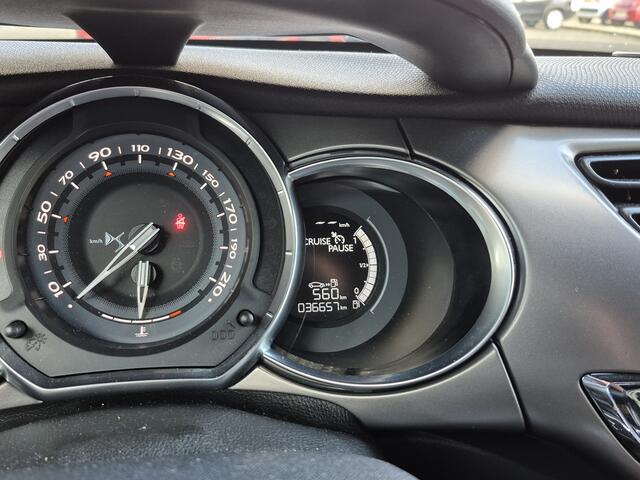 DS DS 3 1.2 PureTech So Chic 82pk | Climate Control | Cruise Control | Parkeersensoren | Lage Kilometerstand |