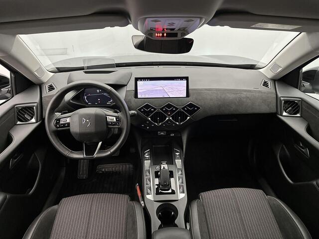 DS DS 3 SUV Performance Line 130 pk Automaat | Navigatie | Achteruitrijcamera | Parkeersensoren Voor en Achter | Alcantara Bekleding | LED Koplampen | Dodehoek Detectie | DAB Ontvanger | Adaptieve Cruise Control | 17" Lichtmetalen Velgen | Apple Carplay/Android A
