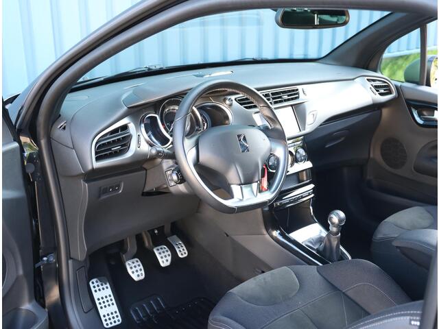 DS DS 3 1.2 110PK Business | AppleCarplay/AndroidAuto | Alcantara/Stof | Navigatie | Climate Control | Cruise Control | Sportstoelen | Xenon | NL Auto! | TwoTone |