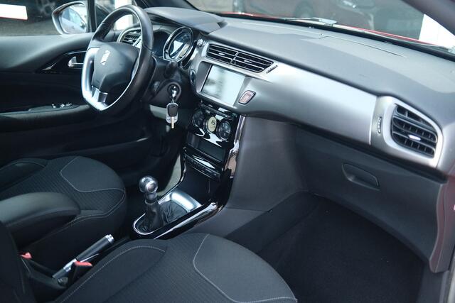 DS DS 3 1.2 PureTech So Chic Navi | Sensoren | Sportstoelen | LM velg