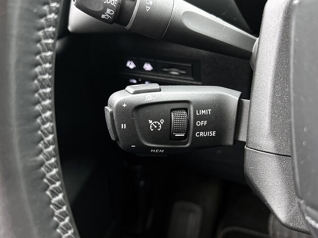 DS DS 3 CROSSBACK E-Tense Executive 50 kWh / 100% Elektrisch / 100% Stijlvol / Cruise ctr. / Lm velg. / Airco-ecc./ Navigatie / DAB / Privacy Glass / Achteruitrijcamera met 180° Vision + parkeersensoren vóór en achter / Apk 05-2027