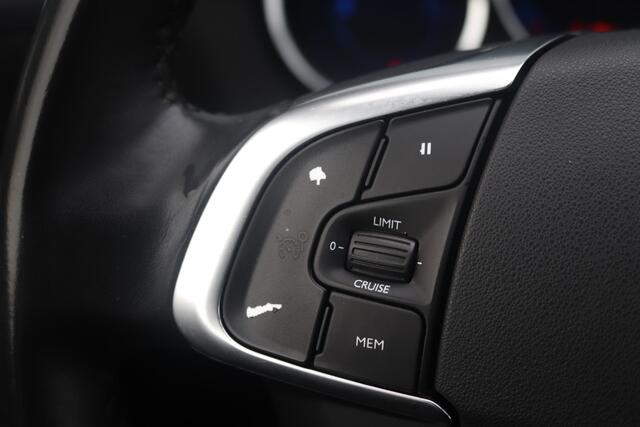 DS DS 4 BWJ 2017 1.2 131 PK Chic LED / HALF LEDER ALCANTARA / CLIMA / CRUISE / NAVI / CAMERA / XENON