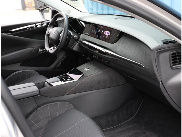 DS DS 4 E-Tense 225PK Performance Line+ | AppleCarPlay/AndroidAuto | Navigatie | Climate Control | Adaptief Cruise Control | 19"LMV | 360'Camera | Alcantara/Leer | Keyless | Head-Up Display | TwoTone | Electrische klep | Privacy Glass |
