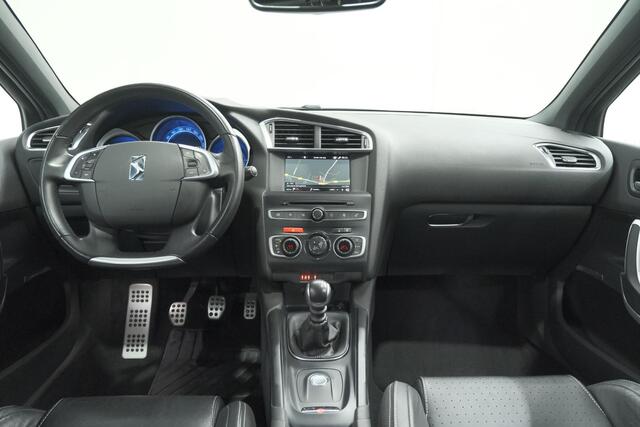 DS DS 4 PureTech 130 Performance Line | Camera | Dodehoekdetectie | Stoelmassage | Apple Carplay