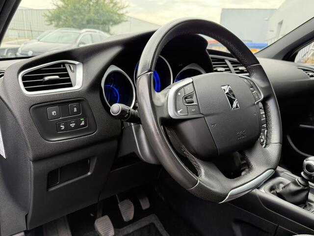 DS DS 4 BWJ 2017 1.2 131 PK Chic | CLIMA | CRUISE | NAVI | CAMERA | APPLE CARP. | LEDER-ALCANTARA | PRIV. GLASS | MULTIFUNCT. STUUR