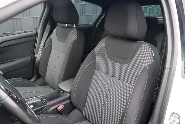 DS DS 4 CROSSBACK 1.2 PureTech Chic | Camera | Trekhaak | Navigatie | Cruise Control | Climate Control