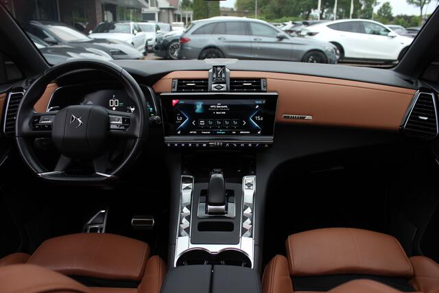 DS DS 7 Crossback E-Tense 4x4 Performance Line+ / Trekhaak / Panoramadak / Bruin Leder / Keyless / 19'' / Stoelverwarming / Dodehoek / CarPlay / DAB / Cruise Control