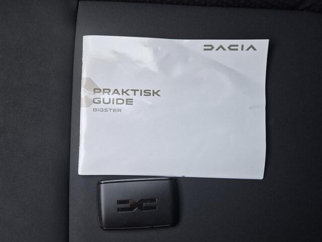 Dacia Bigster 1.8 Hybrid 155 Extreme Automaat / Fabrieksgarantie tot 06-2028 / Glazen Schuif- en Kanteldak / Stoel, Stuur & Voorruit Verwarming / Elektrische Achterklep / Adaptief Cruise Control / Apple Carplay & Android Auto / Climate Control / Achteruitrijcamera /