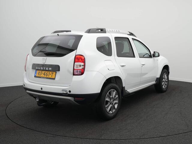 Dacia DUSTER TCe 125 Lauréate - All seasonbanden - Trekhaak