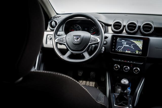Dacia DUSTER 1.0 TCe Bi-Fuel Prestige | Trekhaak | 17 inch LMV | Camera | Keyless | Treeplanken | 1e Eigenaar