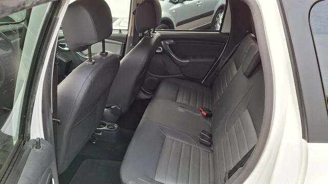 Dacia DUSTER 1.2 TCE 4x2 Blackshadow Leder, Navigatie, Camera