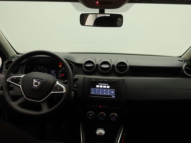 Dacia DUSTER TCe 130 Serie Limitee 15th Anniversary | Climate Control | Handsfree Card | Medianav met Apple CarPlay & Android Auto | Lichtmetalen velgen | Metaalkeur | Dakdragers |