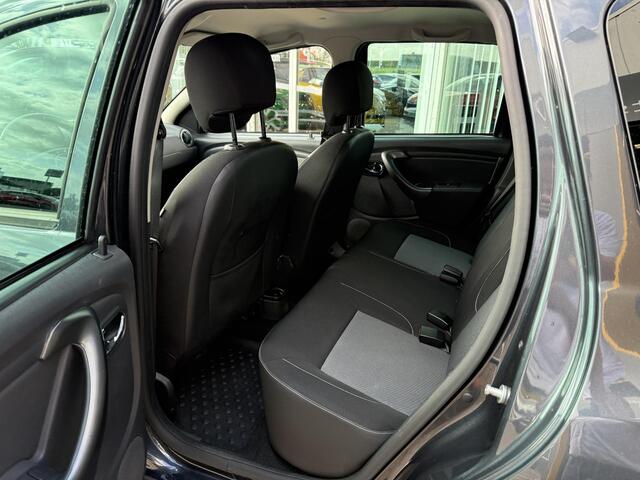 Dacia DUSTER 1.5 dCi S&S 4x2 Prestige | Trekhaak | Navigatie | Achteruitrijcamera | Cruise Control | Stoelverwarming | Airco | Parkeersensoren | Lichtmetaal | BT-Telefoonfunctie |