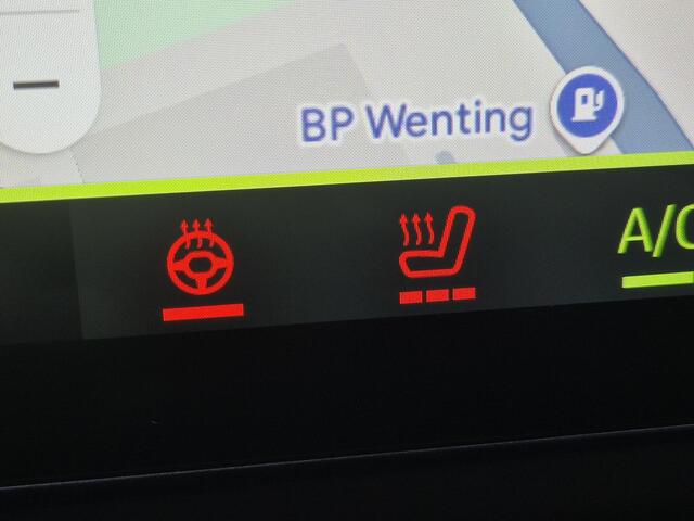 Dacia DUSTER 1.6 Hybrid 140 Extreme Automaat / Pack winter / Navigatie via Apple Carplay of Android Auto / Stuur-, Stoel en Voorruitverwarming / Achteruitrijcamera / Cruise control / Keyless Entry/Start / Climate control /