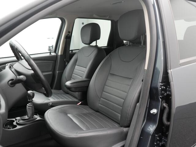 Dacia DUSTER TCe 125 Blackshadow - RIJKLAARPRIJS - Trekhaak - Achteruitrijcamera - DAB+ - Eerste Eigenaar