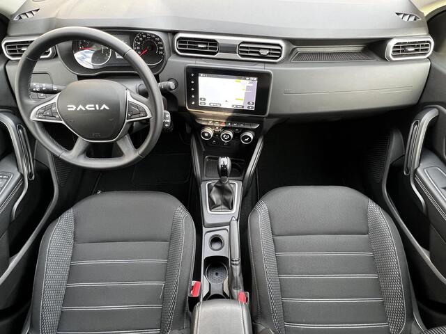 Dacia DUSTER 1.3 TCe 150 Journey Automaat / Fabrieksgarantie tot 04-2027 < 100.000 km / Dealer onderhouden / Navigatie / Camera / Dode hoek detectie / Apple Carplay Android / Stoelverwarming / 17" LM met All Season banden /