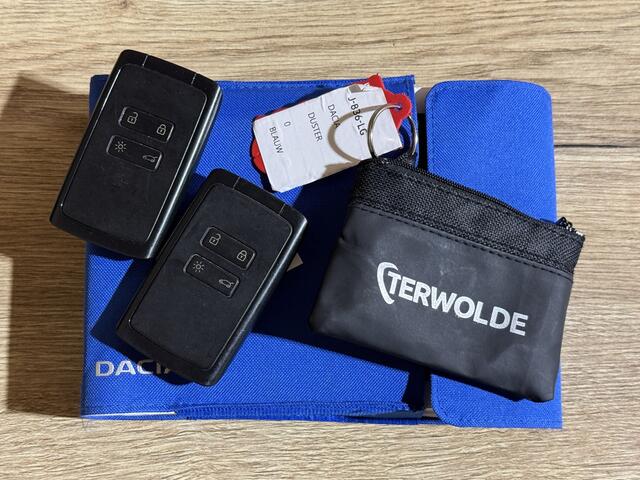 Dacia DUSTER 1.0 TCe Bi-Fuel Serie Limitee 15th Anniversary | Navigatie | Climate Control | Trekhaak | PDC | APK 03-09-2026 |