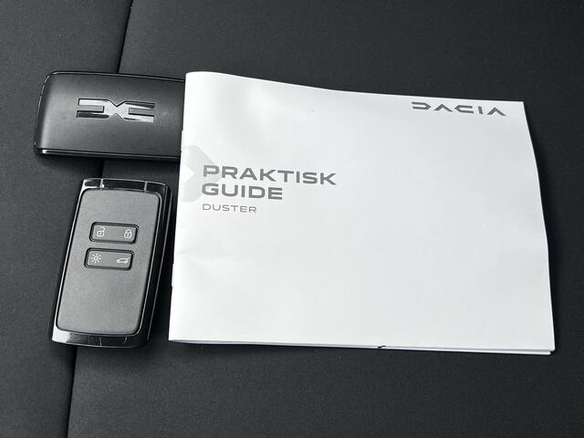 Dacia DUSTER 1.6 Hybrid 140 Extreme Automaat / Fabrieksgarantie tot 05-2028 / Stuur- en stoelverwarming / Voorruitverwarming / Navigatie via Apple Carplay Android / 17" LM wielen /