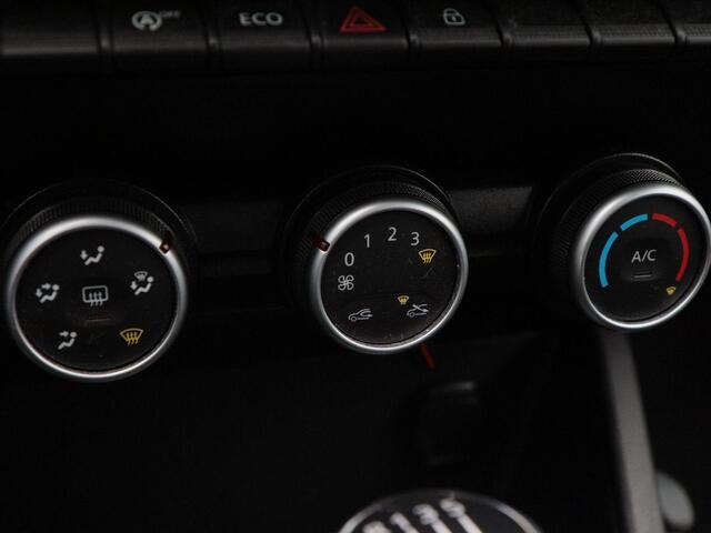 Dacia DUSTER 1.2 TCe 125 Pk Comfort | Trekhaak | Cruise Control | Airco | 17 Inch | 100.180 Km !!