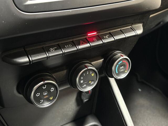 Dacia DUSTER 1.6 SCe Prestige (NAVIGATIE, CAMERA, GETINT GLAS, TREKHAAK, SPORTSTOELEN, LM VELGEN, CRUISE, NIEUWE APK, NIEUWSTAAT)