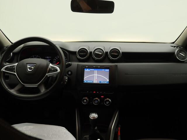 Dacia DUSTER TCe 130 Prestige | MediaNav Navigatiesysteem met Apple Carplay & Android Auto | Cruise Control | Blind spot warning | Lichtmetalen velgen 17" | 360 multiview camera | Elektronisch geregelde airconditioning | Dacia handsfree card |