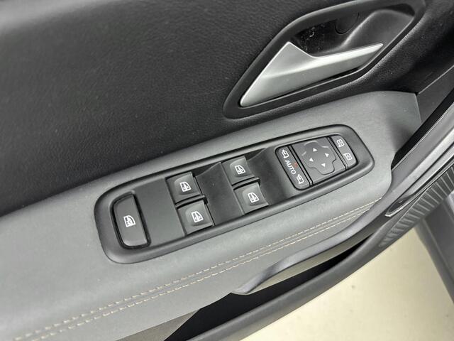 Dacia DUSTER 1.0 TCe ECO-G Extreme 100PK | Trekhaak | Navigatie | Zwarte Lichtmetalen Velgen | All Season Banden | Dodehoekdetectie | Apple CarPlay & Android Auto