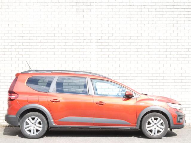Dacia Jogger 1.0 TCe 110 Expression 7p. | Apple Carplay/Android Auto | Achteruitrijcamera | Navigatie | El. ramen V+A |